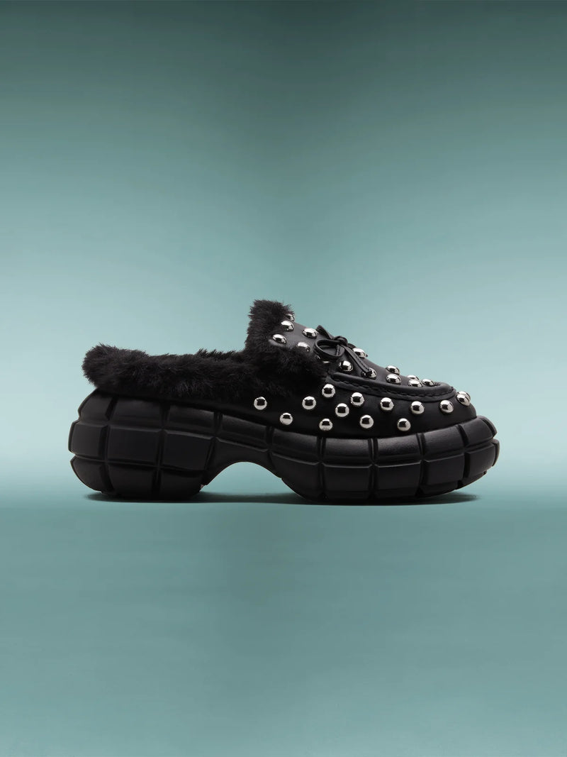 LUCIA BLACK STUD