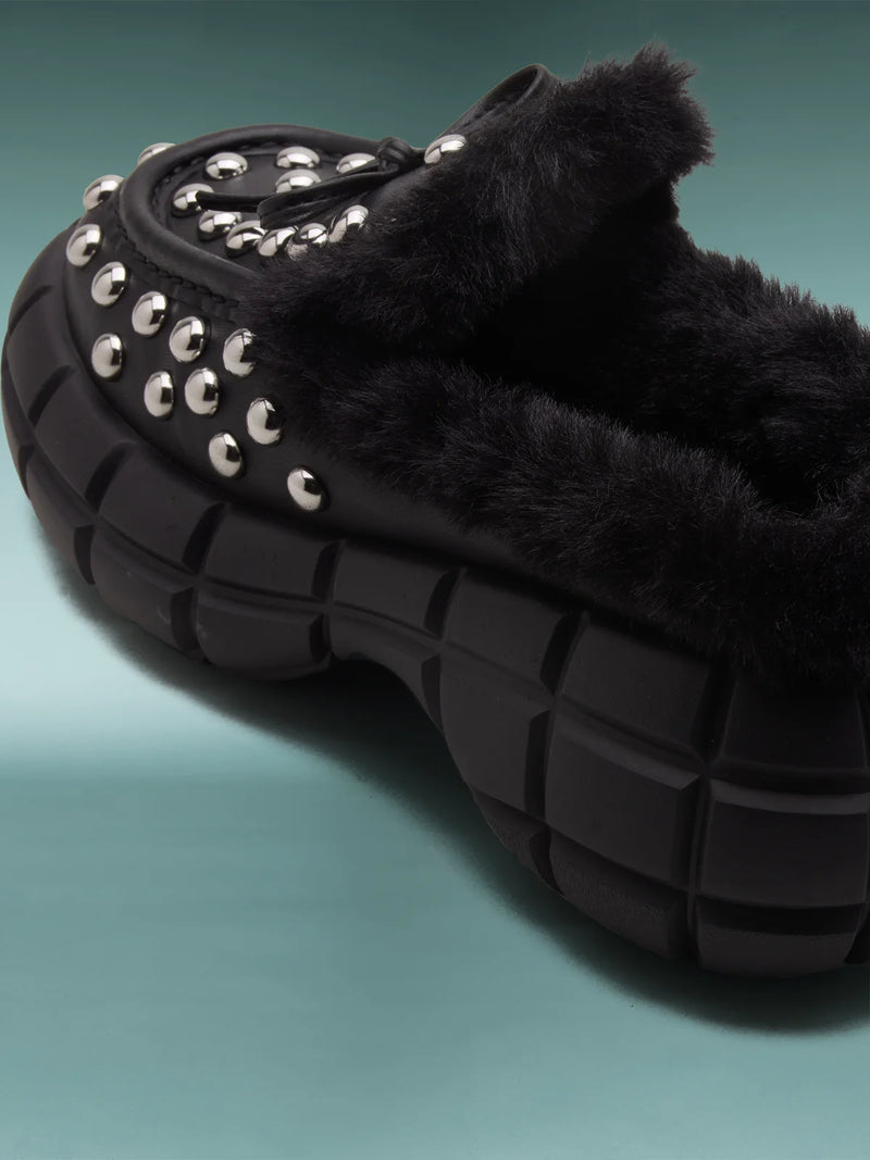 LUCIA BLACK STUD
