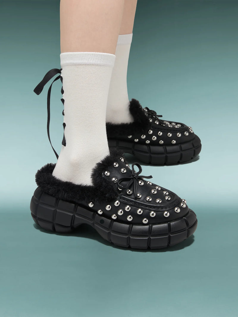 LUCIA BLACK STUD